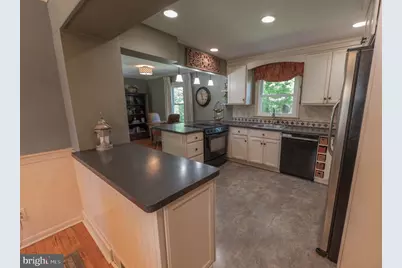 1063 Manor Drive, Allentown, PA 18103 - Photo 7