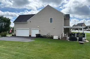 4165 Thompsondale Rd, Coopersburg, PA 18036 - Photo 3