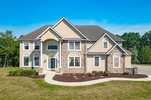 3940 Whitetail Ct, Schnecksville, PA 18078 - Photo 1