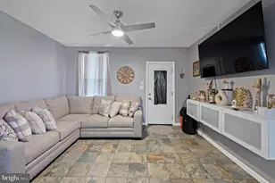 337 N 3rd St, Allentown, PA 18102 - Photo 5