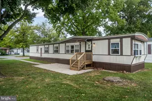 8721 Turkey Ridge Rd, Breinigsville, PA 18031 - Photo 1