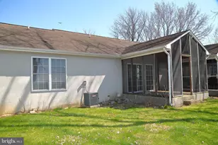 597 Blueberry Ln, Lebanon, PA 17046 - Photo 7