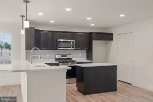 219 Gardenia Ln, Lebanon, PA 17042 - Photo 3