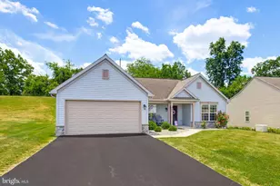 926 Sweetbay Ln, Lebanon, PA 17046 - Photo 1