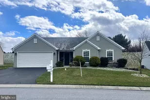 924 Sweetbay Ln, Lebanon, PA 17046 - Photo 1