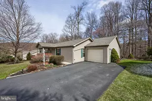 1048 Hemlock Cir, Manheim, PA 17545 - Photo 3