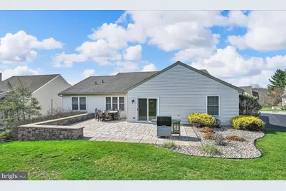858 Water Edge Ct, Lebanon, PA 17046 - Photo 7
