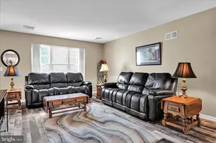 858 Water Edge Ct, Lebanon, PA 17046 - Photo 13