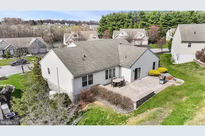 858 Water Edge Ct, Lebanon, PA 17046 - Photo 7