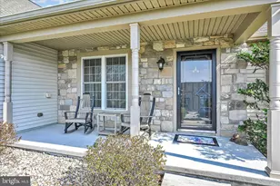 858 Water Edge Ct, Lebanon, PA 17046 - Photo 9