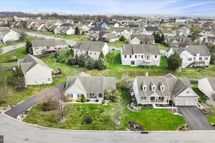 858 Water Edge Ct, Lebanon, PA 17046 - Photo 5
