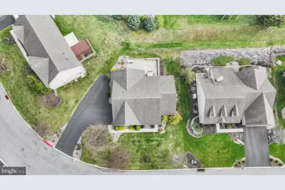 858 Water Edge Ct, Lebanon, PA 17046 - Photo 9