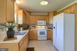 19 Springhouse Dr, Myerstown, PA 17067 - Photo 11