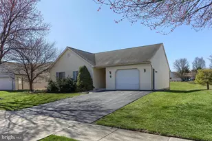 19 Springhouse Dr, Myerstown, PA 17067 - Photo 5