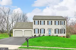 320 Coachman Ln, Palmyra, PA 17078 - Photo 1