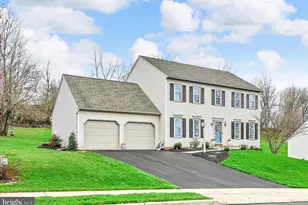 320 Coachman Ln, Palmyra, PA 17078 - Photo 3