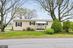 29 Carol Ann Dr, Lebanon, PA 17046 - Photo 3