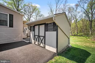 220 Maple Ave, Manheim, PA 17545 - Photo 25
