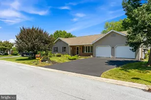 630 Richfield Dr, Lebanon, PA 17042 - Photo 3