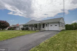 739 Sallyann Dr, Lebanon, PA 17046 - Photo 3