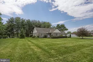235 Narrows Dr, Lebanon, PA 17046 - Photo 5