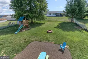 37 Village Dr, Newmanstown, PA 17073 - Photo 3