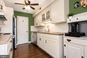998 E Maple St, Palmyra, PA 17078 - Photo 7