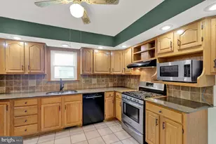 19 Foxchase Ln, Lebanon, PA 17042 - Photo 3