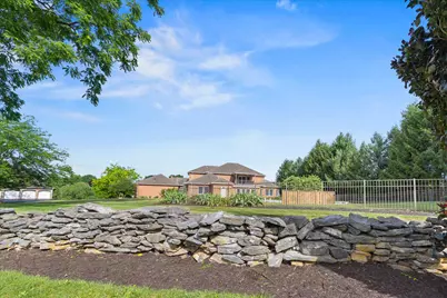 125 On The Green Dr Drive, Lebanon, PA 17042 - Photo 3