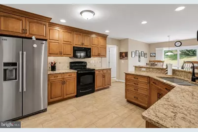 858 Water Edge Ct, Lebanon, PA 17046 - Photo 7