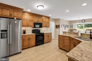 858 Water Edge Ct, Lebanon, PA 17046 - Photo 7