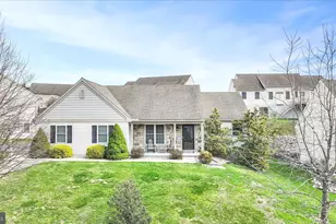 858 Water Edge Ct, Lebanon, PA 17046 - Photo 1