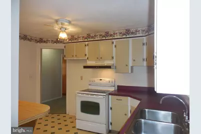 901 S 4th Avenue, Lebanon, PA 17042 - Photo 5