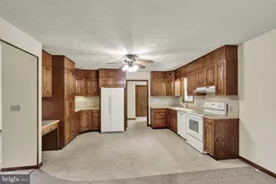 812 Sycamore Ln, Lebanon, PA 17046 - Photo 11