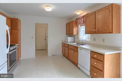 202 Village Dr, Newmanstown, PA 17073 - Photo 11