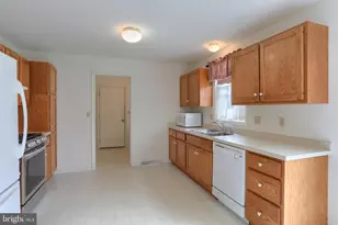 202 Village Dr, Newmanstown, PA 17073 - Photo 11