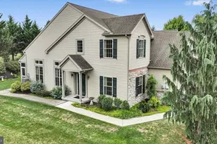 812 Briar Edge Ct, Lebanon, PA 17046 - Photo 3