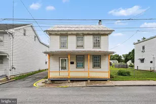 428 W Queen St, Annville, PA 17003 - Photo 1