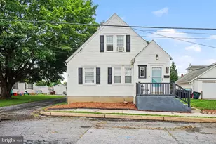 911 W Cherry St, Palmyra, PA 17078 - Photo 1