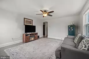 911 W Cherry St, Palmyra, PA 17078 - Photo 5