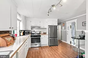 24 E Carpenter Ave, Myerstown, PA 17067 - Photo 7