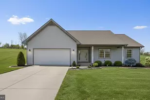 020 Starlight Ln, Lebanon, PA 17046 - Photo 1