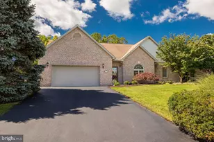 43 Fairfax Ln, Annville, PA 17003 - Photo 1