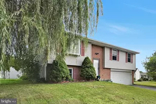 4 Edgemont Ln, Newmanstown, PA 17073 - Photo 1
