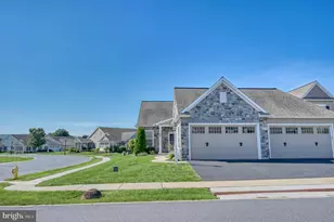 102 S Village Cir, Palmyra, PA 17078 - Photo 37