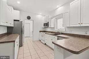 525 Waterside Cir, Lebanon, PA 17042 - Photo 11