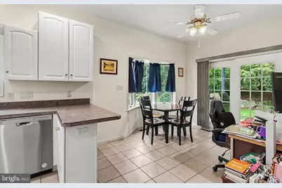 525 Waterside Circle, Lebanon, PA 17042 - Photo 9
