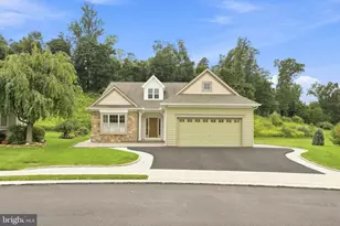 1005 Briarwood Ct, Lebanon, PA 17042 - Photo 1