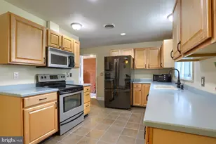 321 E Walnut St, Palmyra, PA 17078 - Photo 7