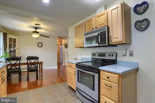 321 E Walnut St, Palmyra, PA 17078 - Photo 9